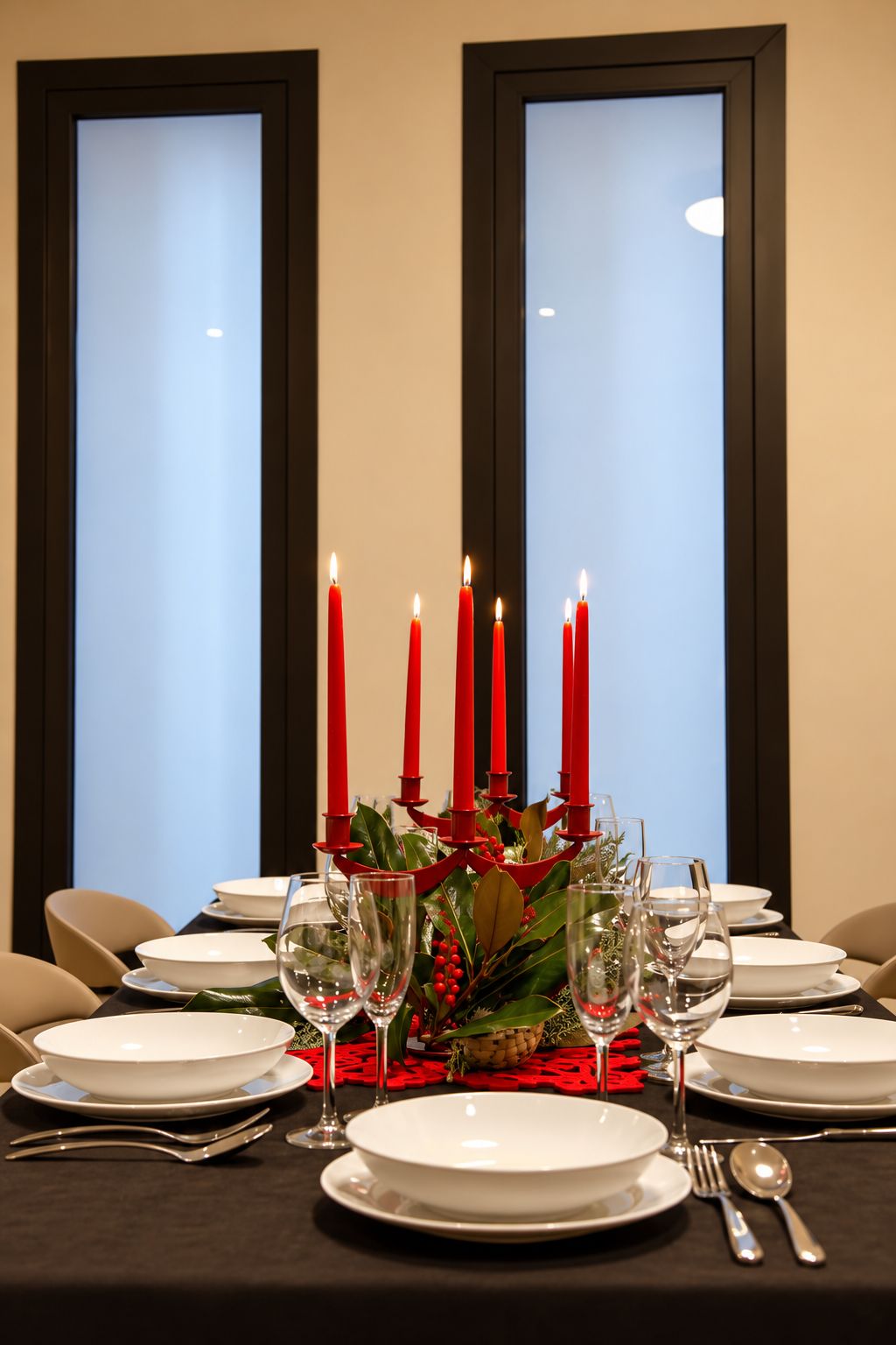 Mesa preparada para una comida de Navidad